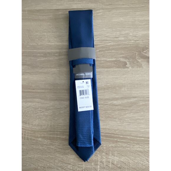 Michael Kors Men's Tie 3.00" Silk Blend Blue Textured Pattern NEW - Picture 2 of 4